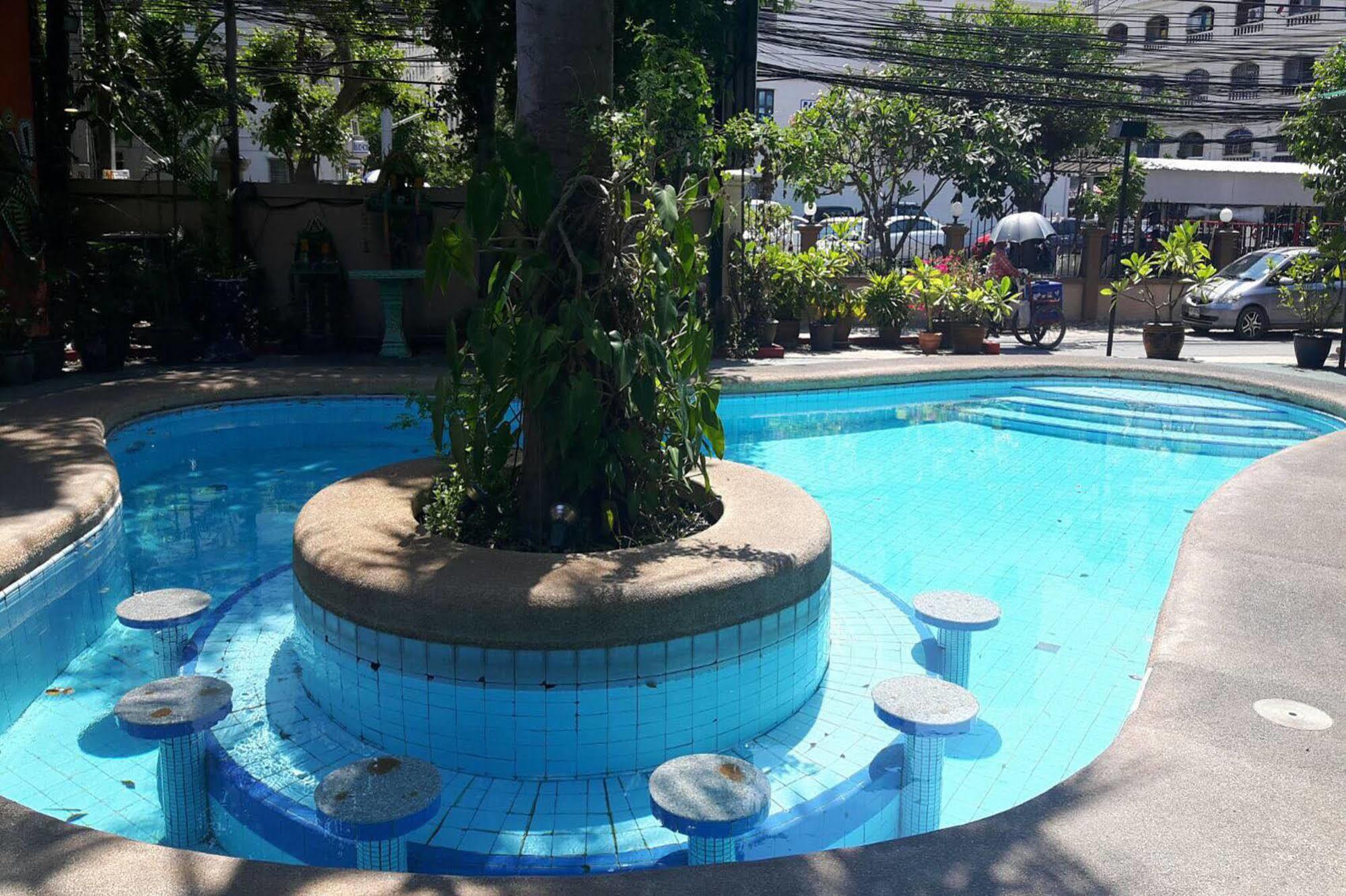 Hotel Shagwell Mansions à Pattaya Extérieur photo